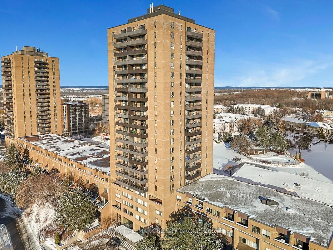 515 ST LAURENT Boulevard, Unit 812