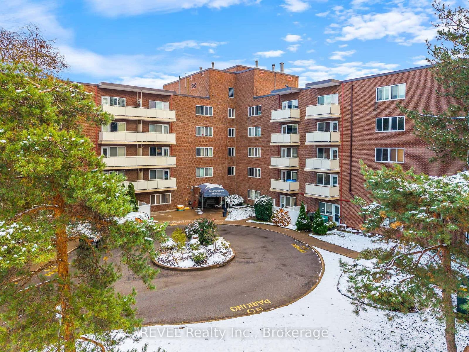 #421 - 198 Scott Street