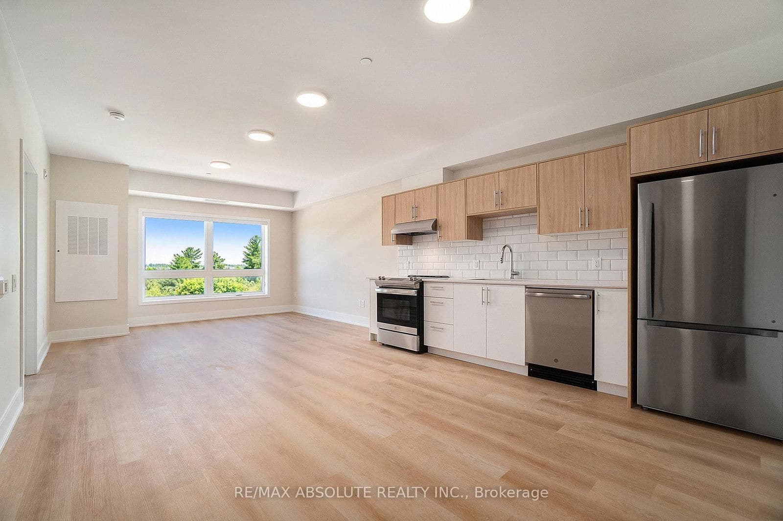 #412 - 12B Thomas Street S