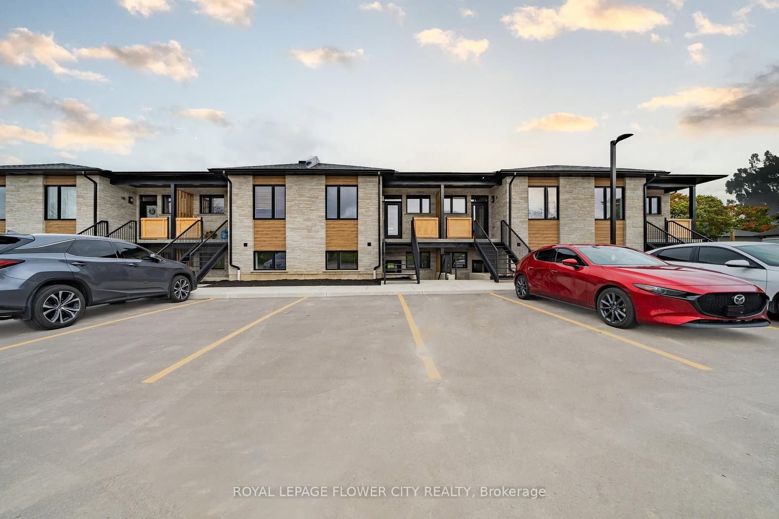 440 Wellington Street E, Unit 20