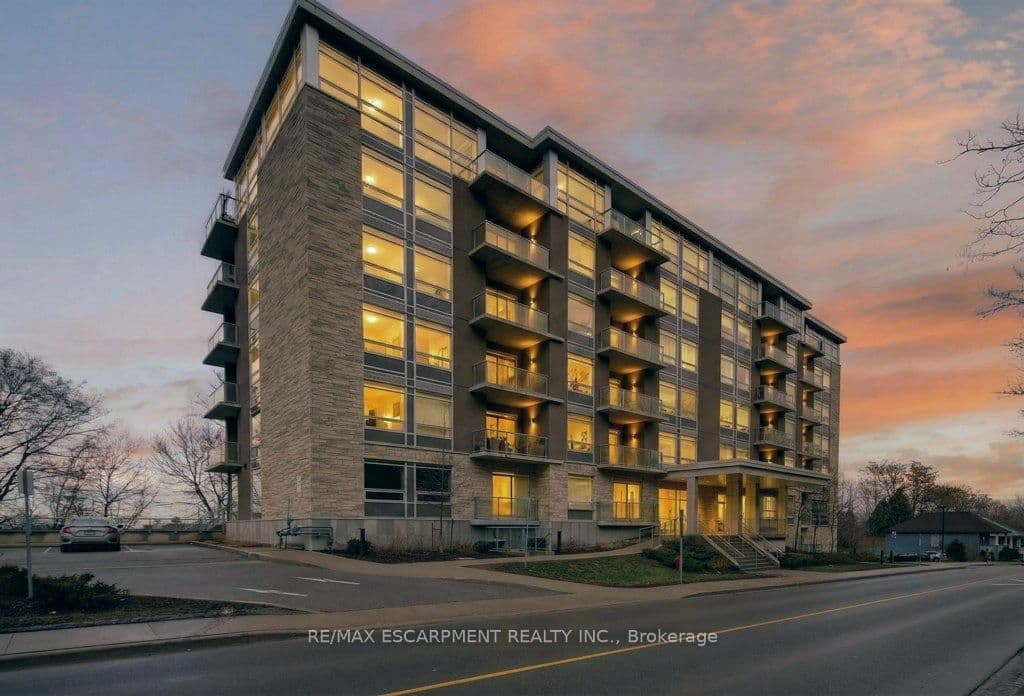 #209 - 479 Charlton Avenue E