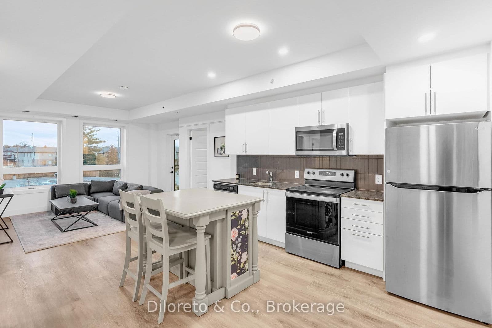 #207 - 26 Lowes Road W