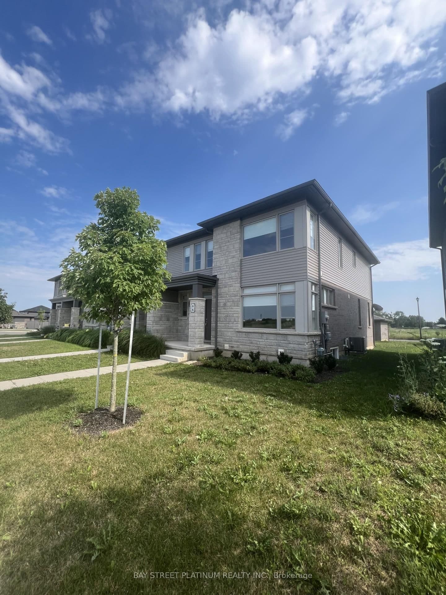 66 Summersides Boulevard