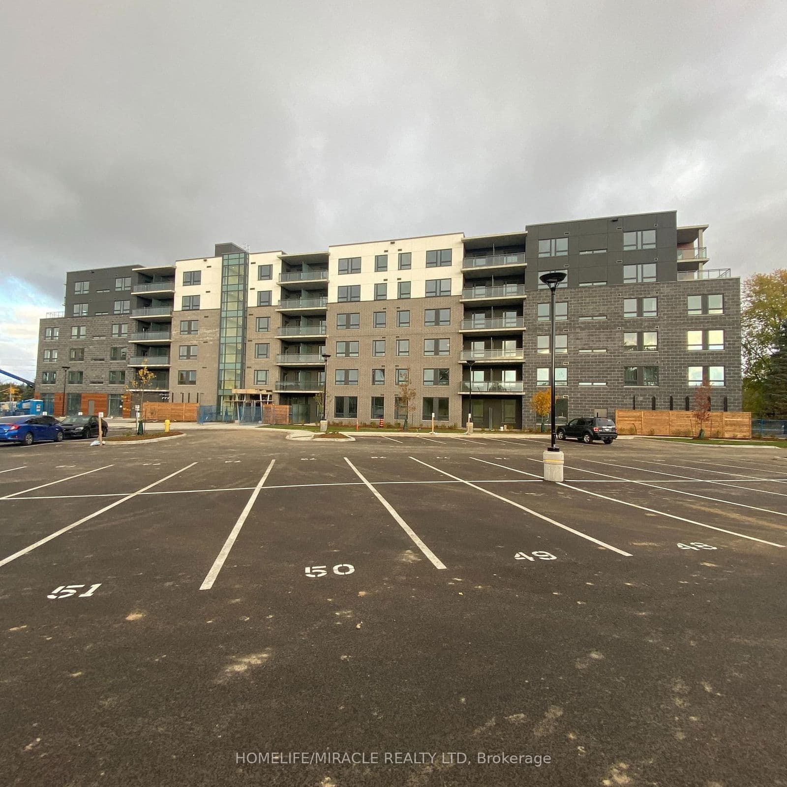 26 Lowes Road W, Unit 401