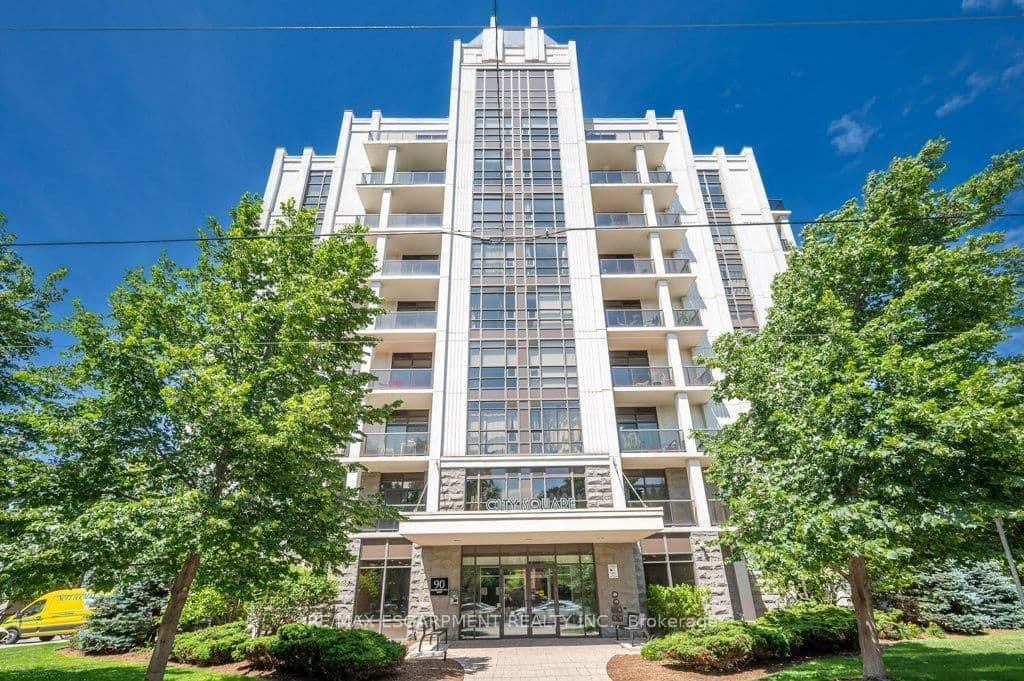 #302 - 90 Charlton Avenue W