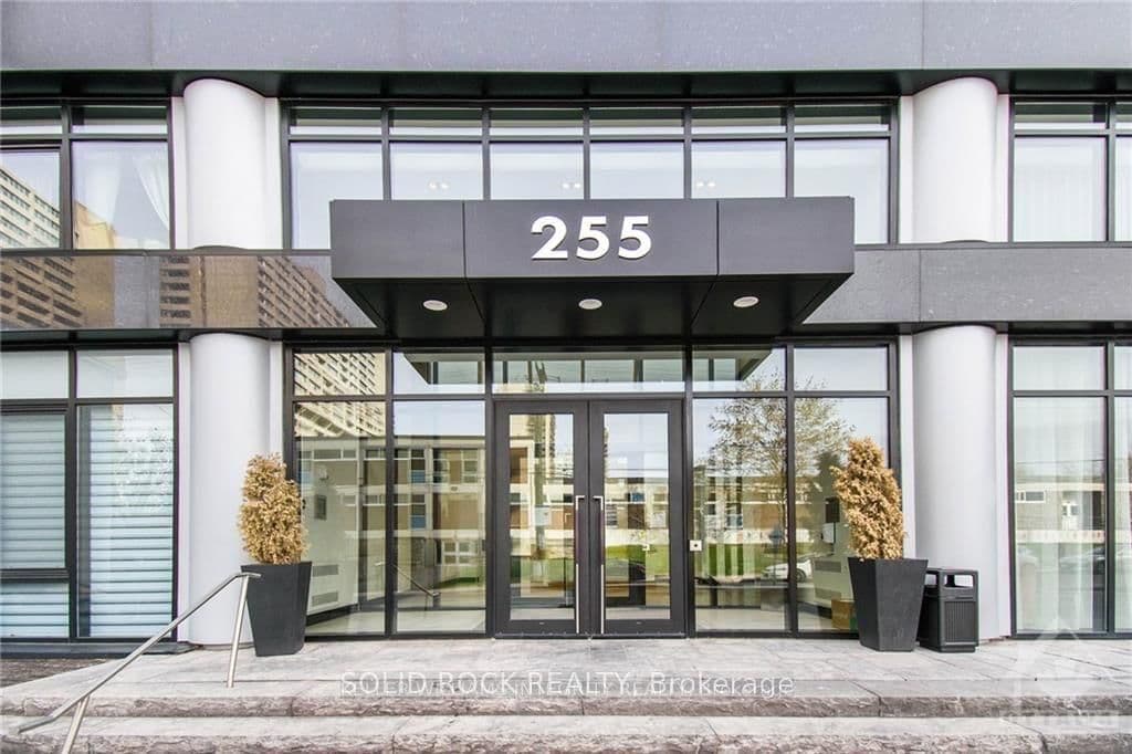 #213 - 255 Bay Street