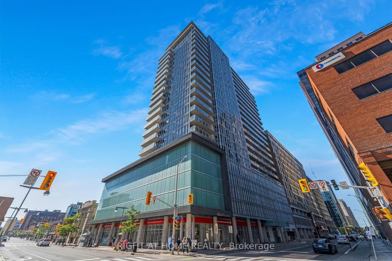 #2010 - 324 Laurier Avenue W