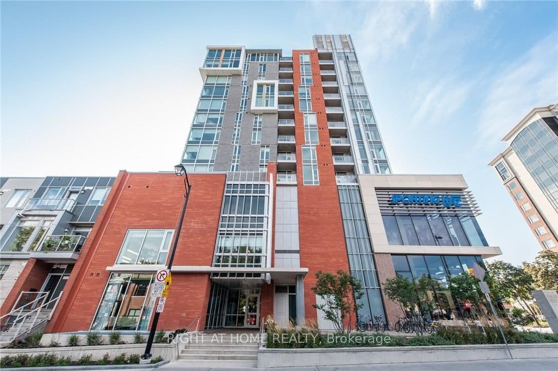 #806 - 118 Holmwood Avenue