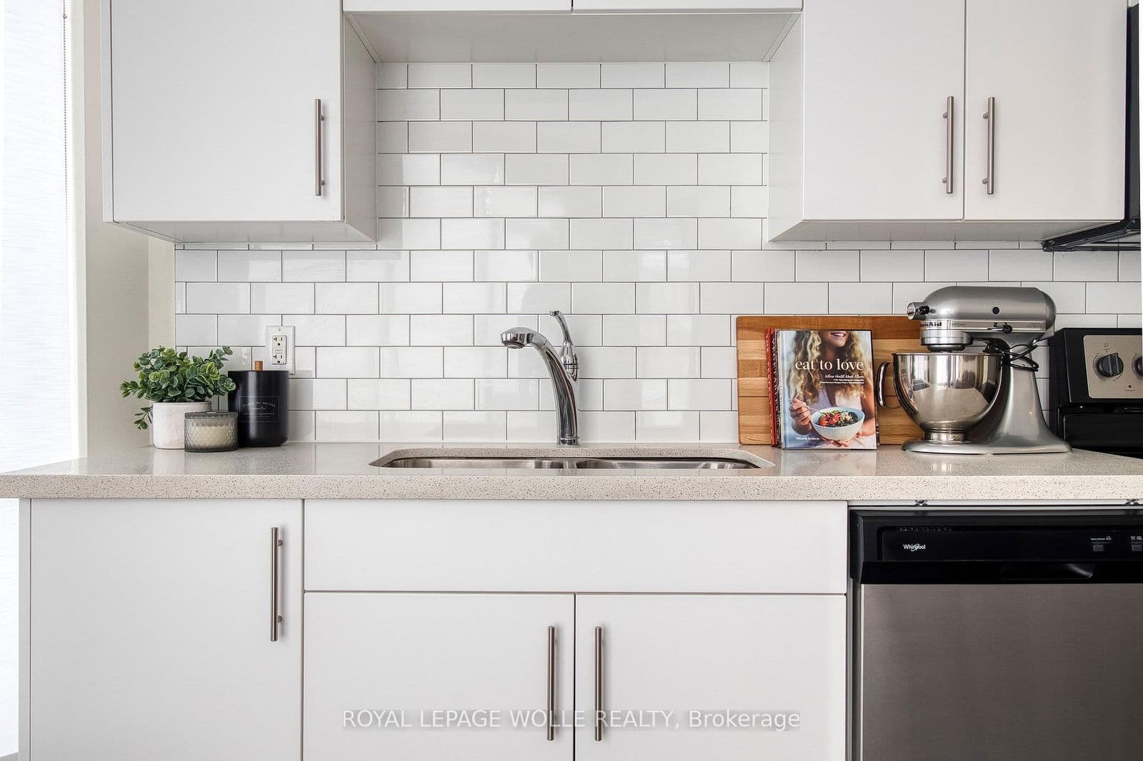 #101 - 690 King Street W