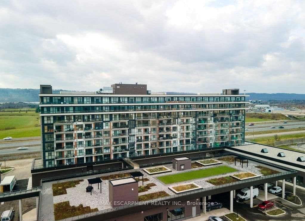 #810 - 560 North Service Road