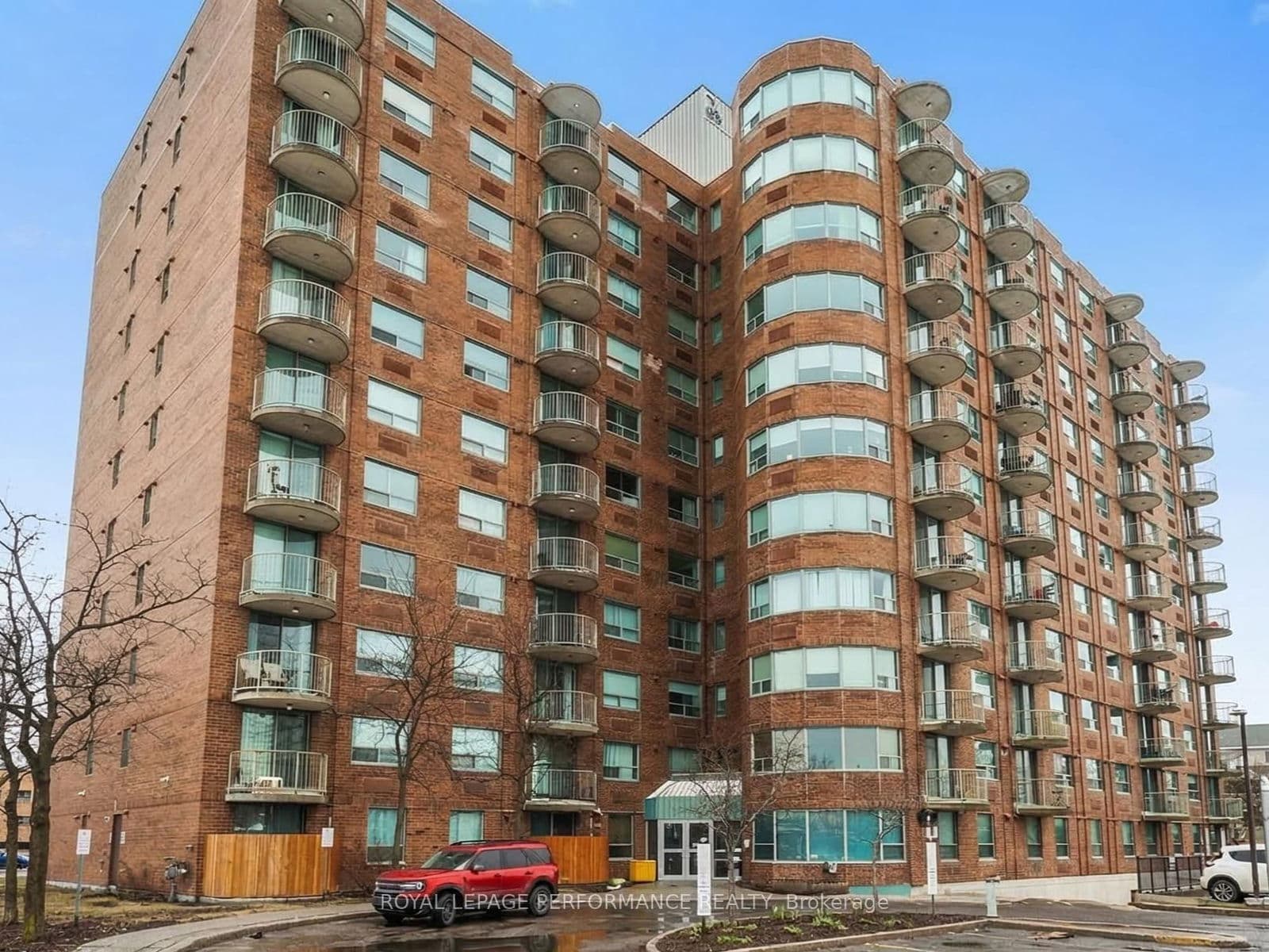 #402 - 1440 HERON Road