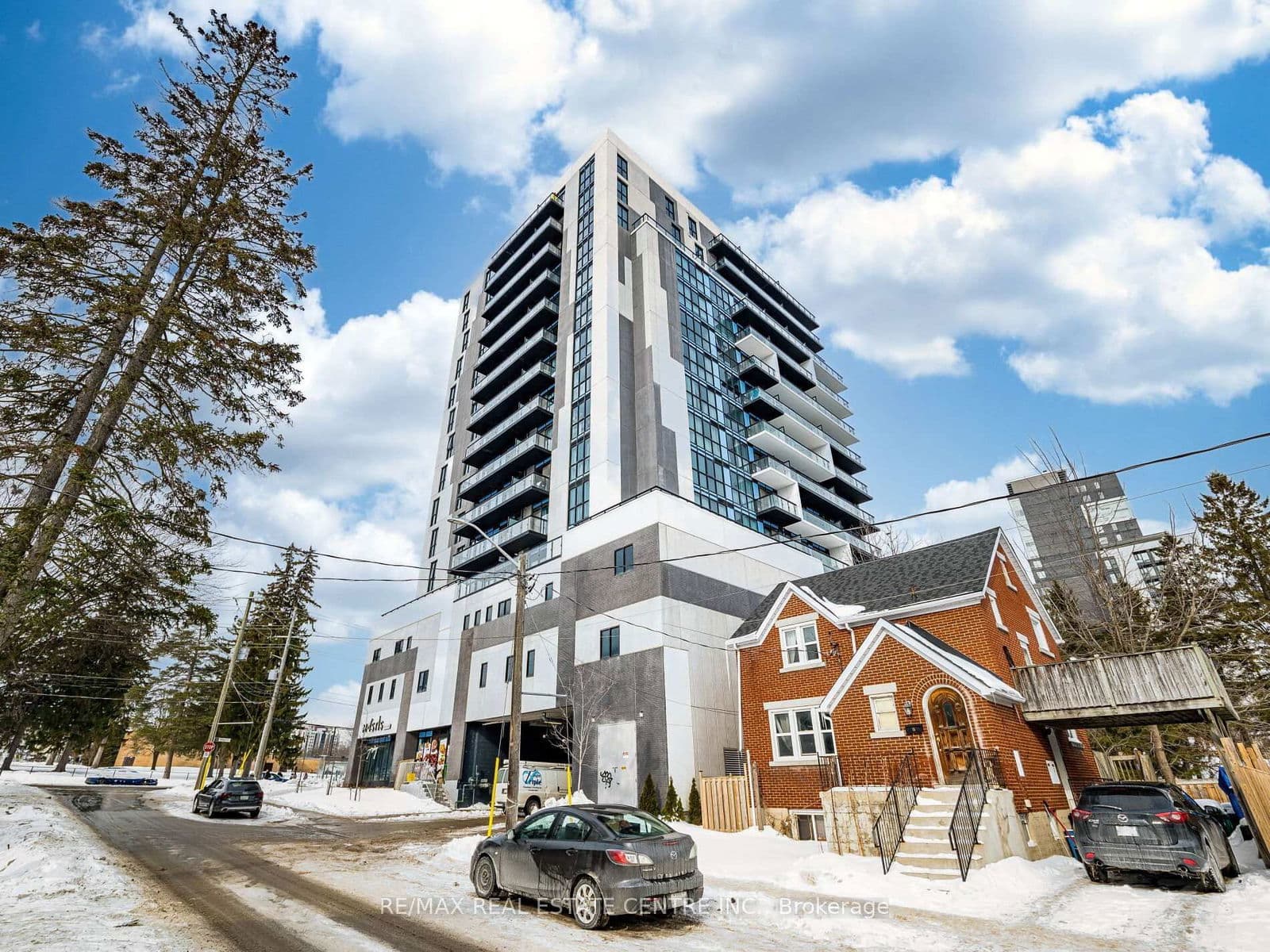 #1007 - 128 King Street N