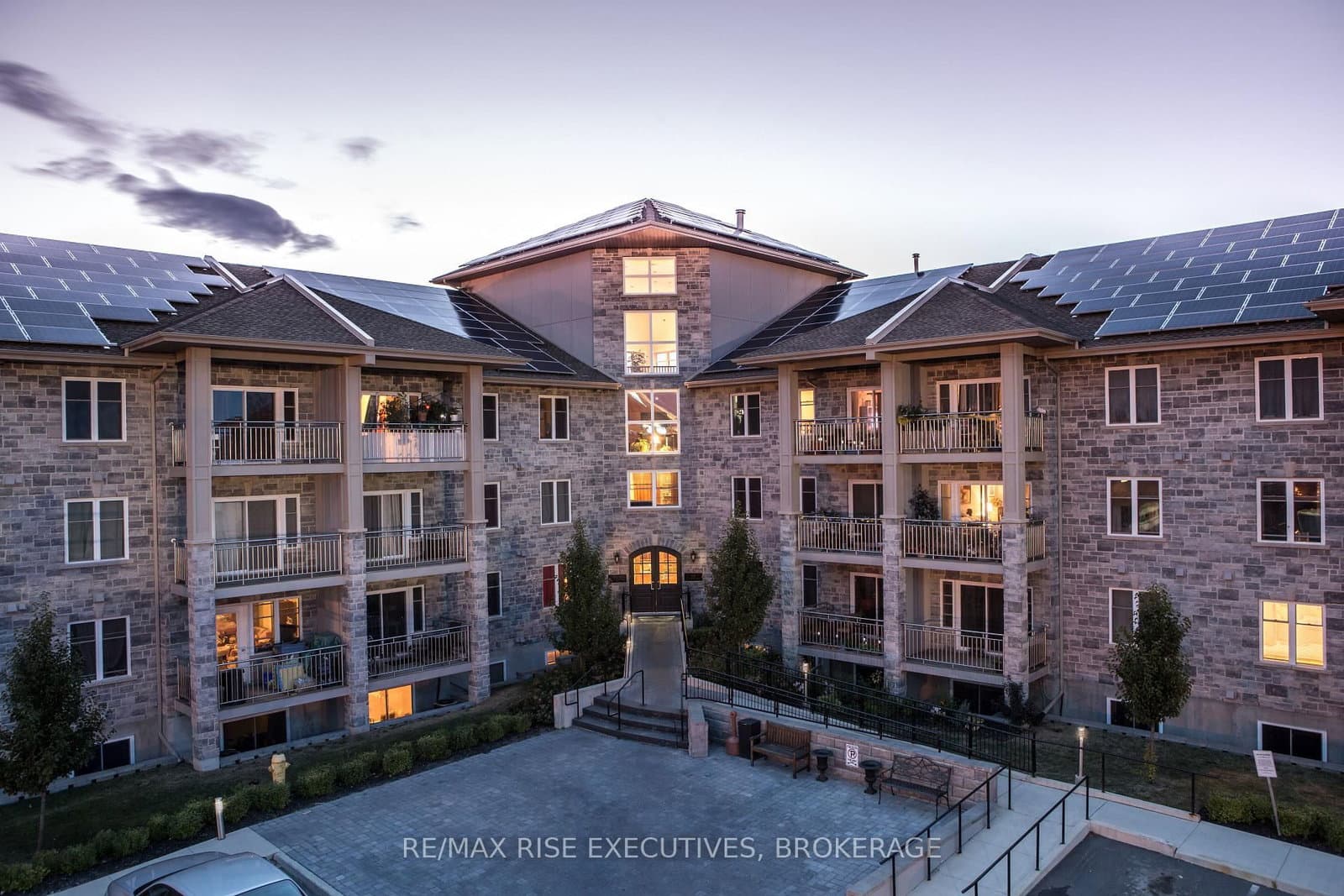 810 Blackburn Mews, Unit 211