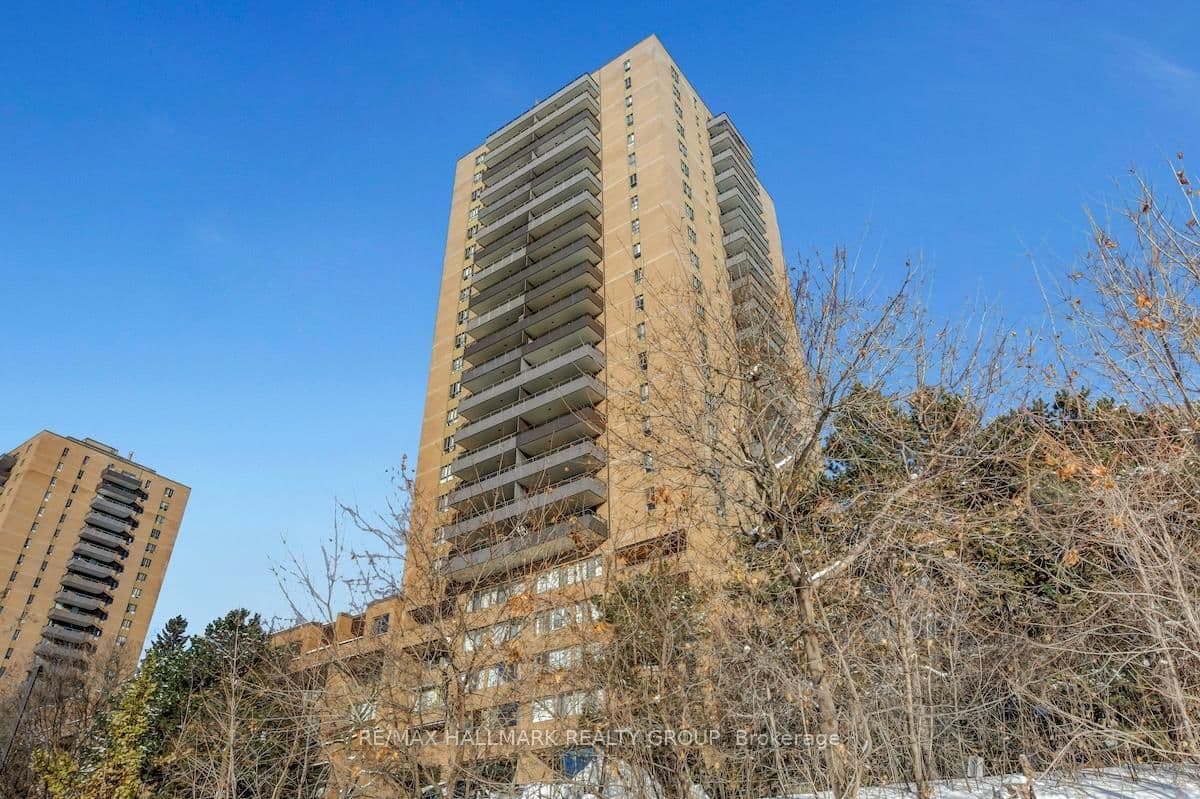 515 St Laurent Boulevard, Unit 330