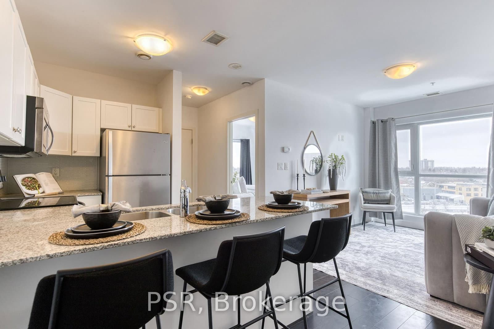 1 Victoria Street S, Unit 902