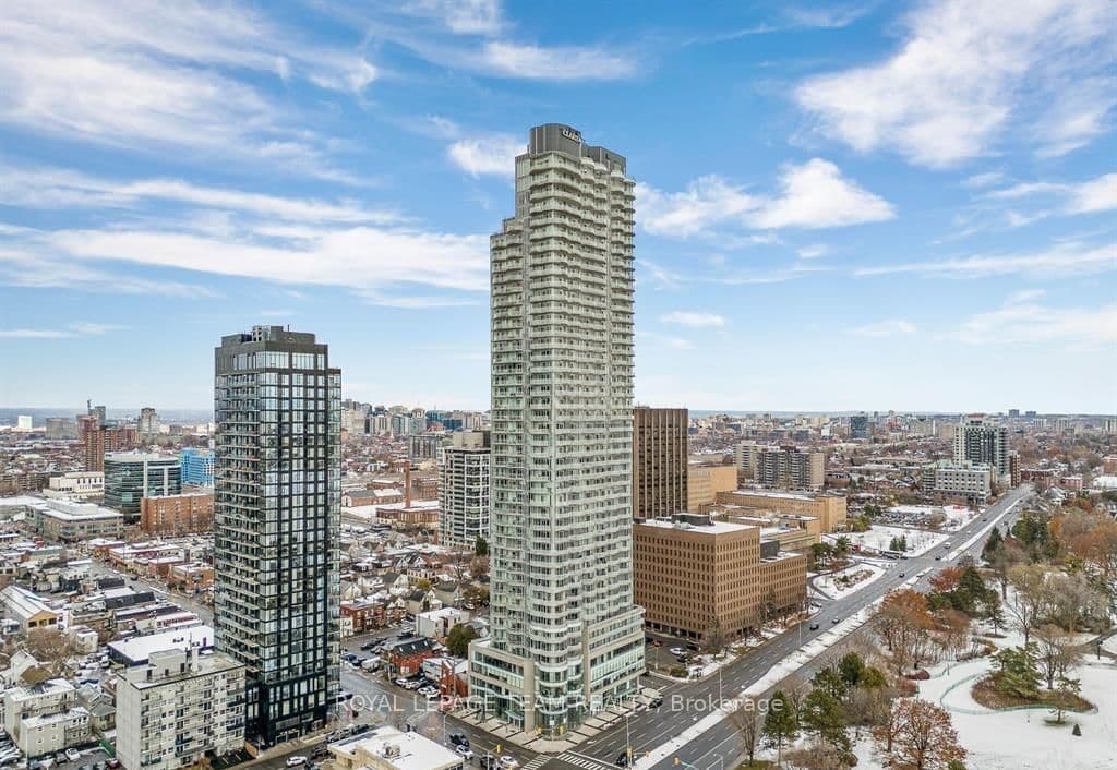 #1502 - 805 Carling Avenue