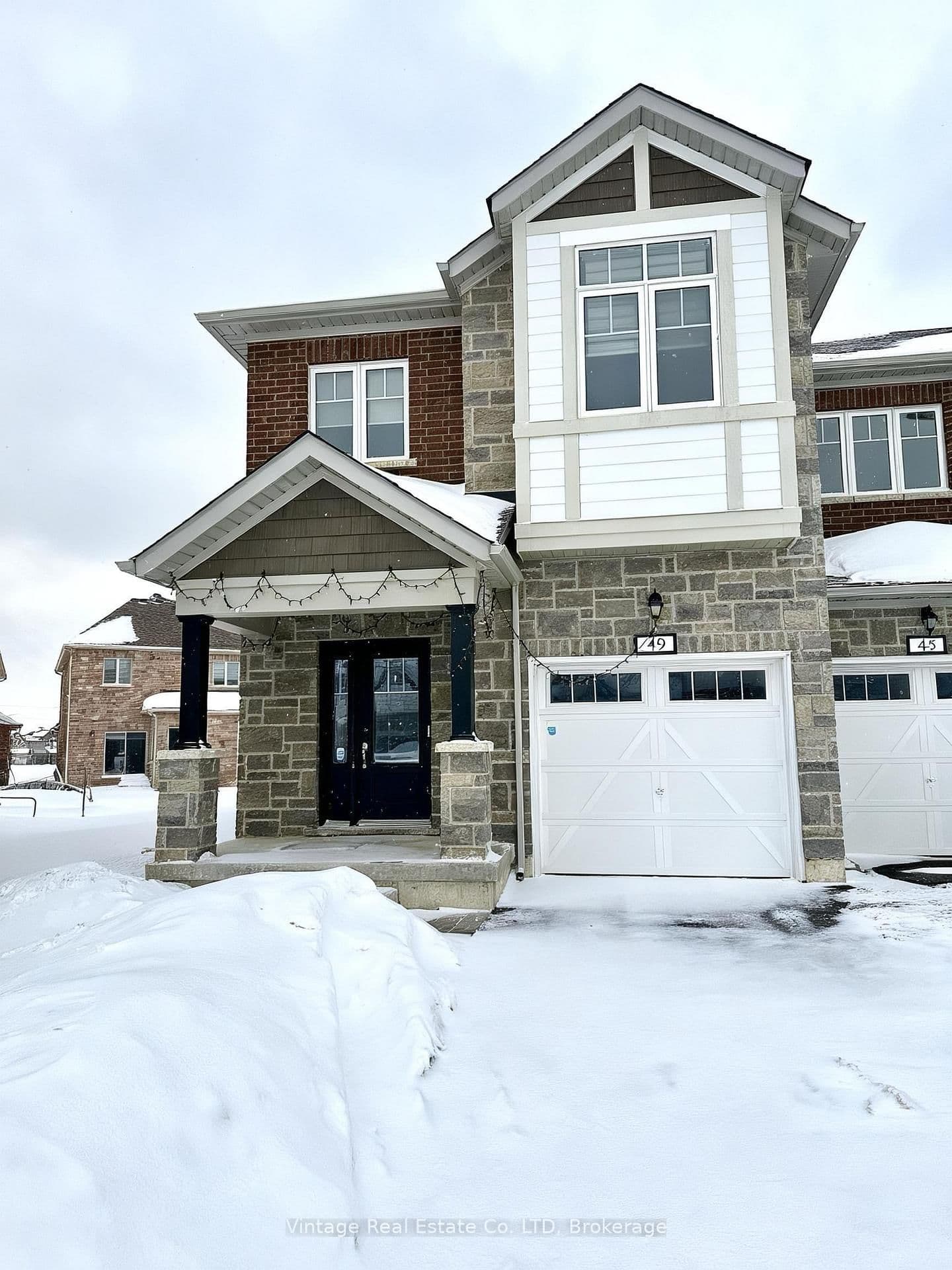 49 Sapphire Way, Unit MAIN FLOOR