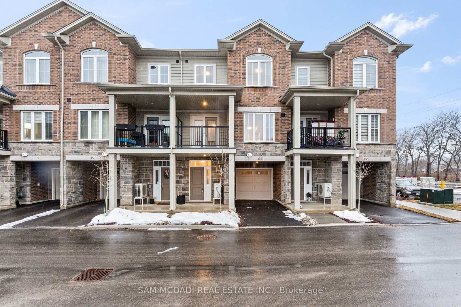 #157 - 677 Park Road N