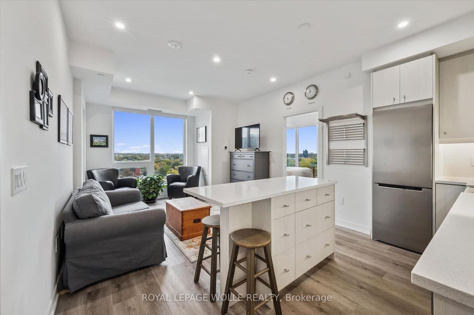 15 Wellington Street S, Unit 909