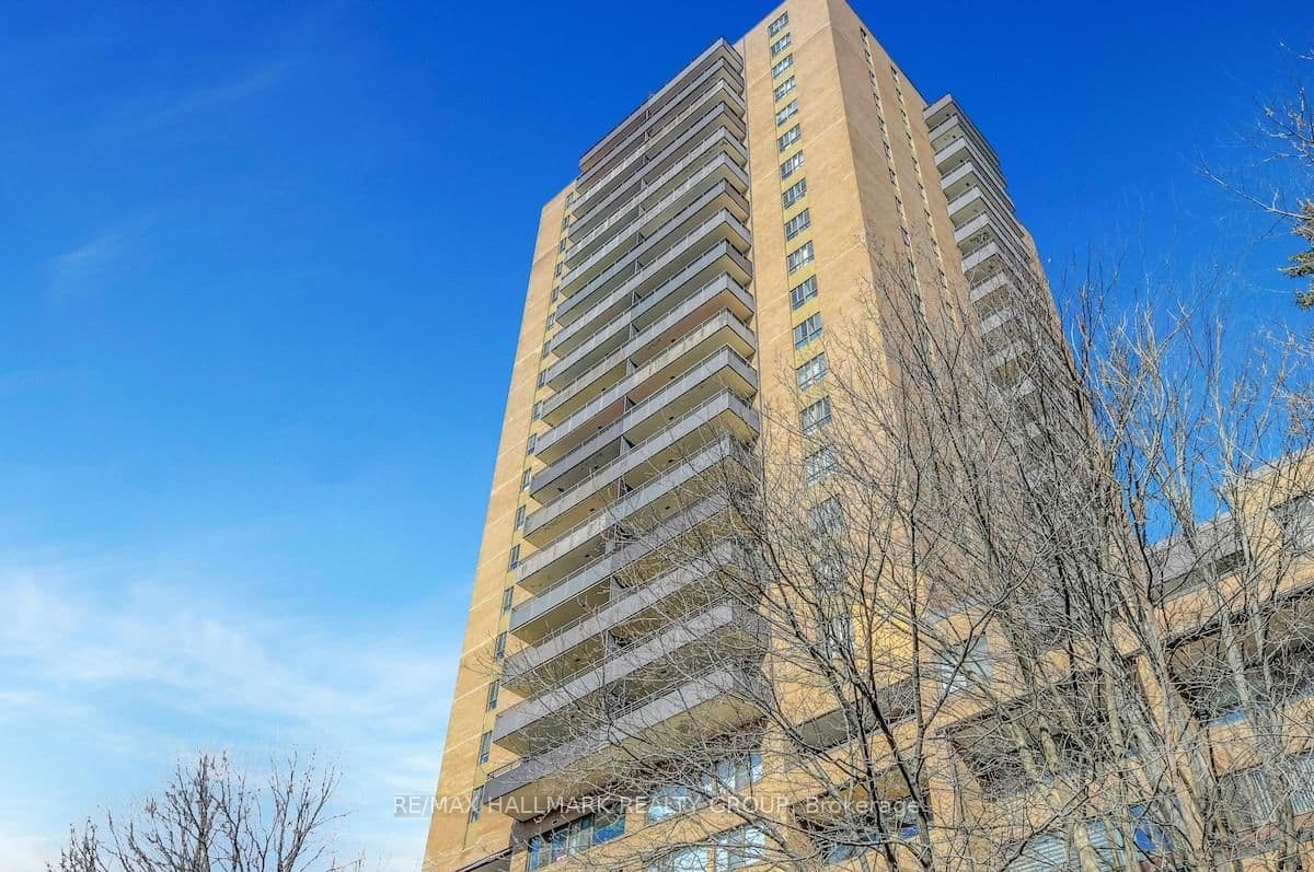 505 St Laurent Boulevard, Unit 105