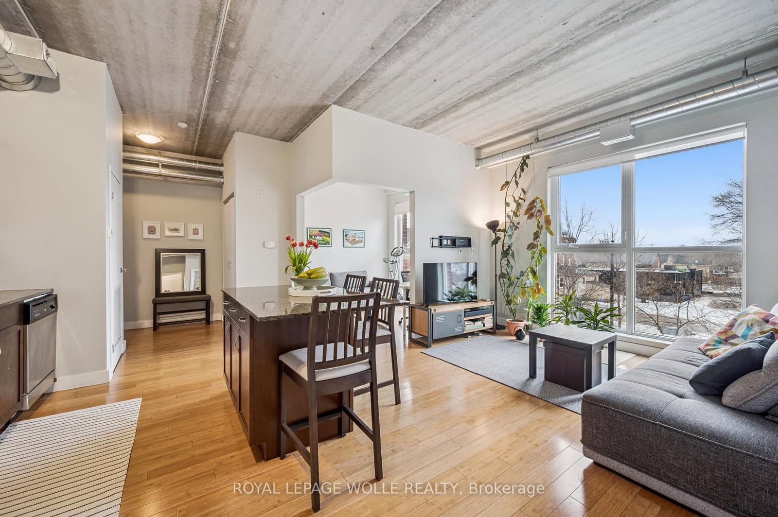 36 Regina Street N, Unit 203