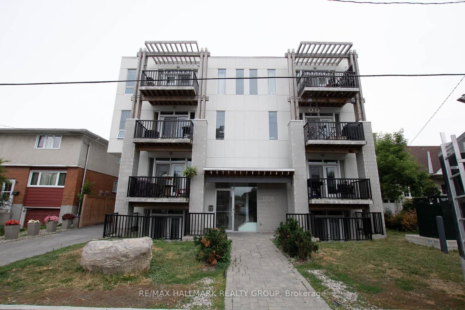 #101 - 1308 Thames Street