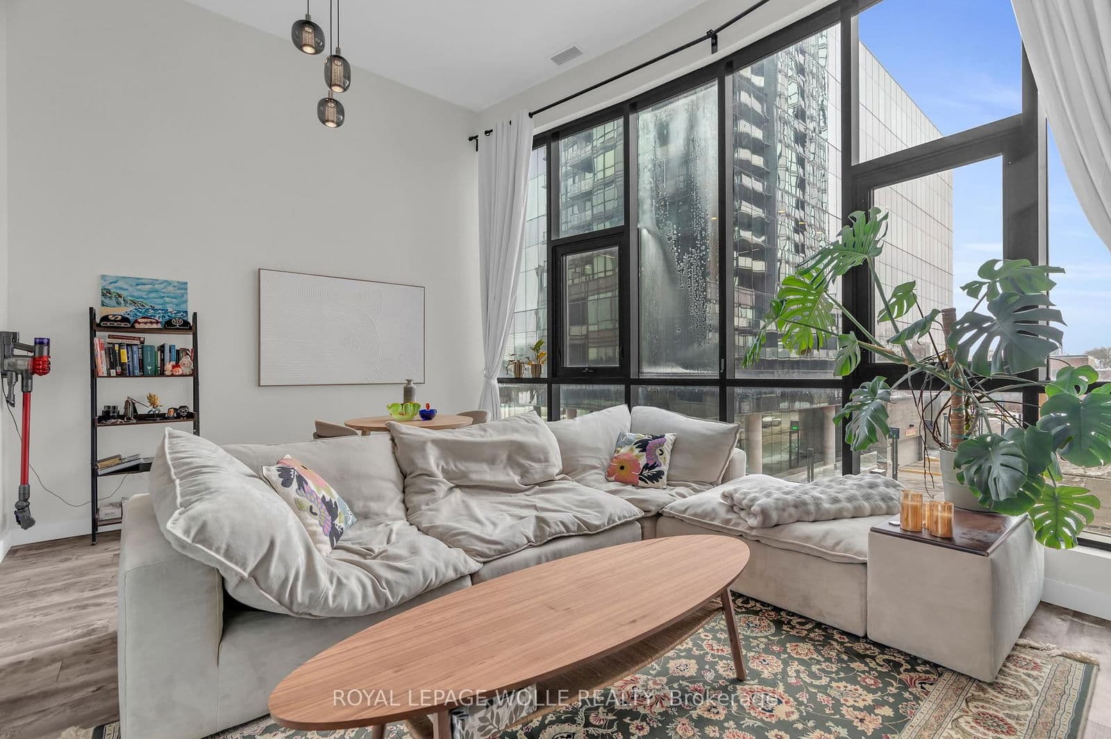 #216 - 100 Garment Street