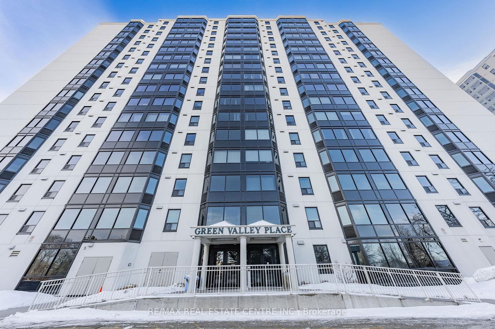 35 Green Valley Drive, Unit 1002