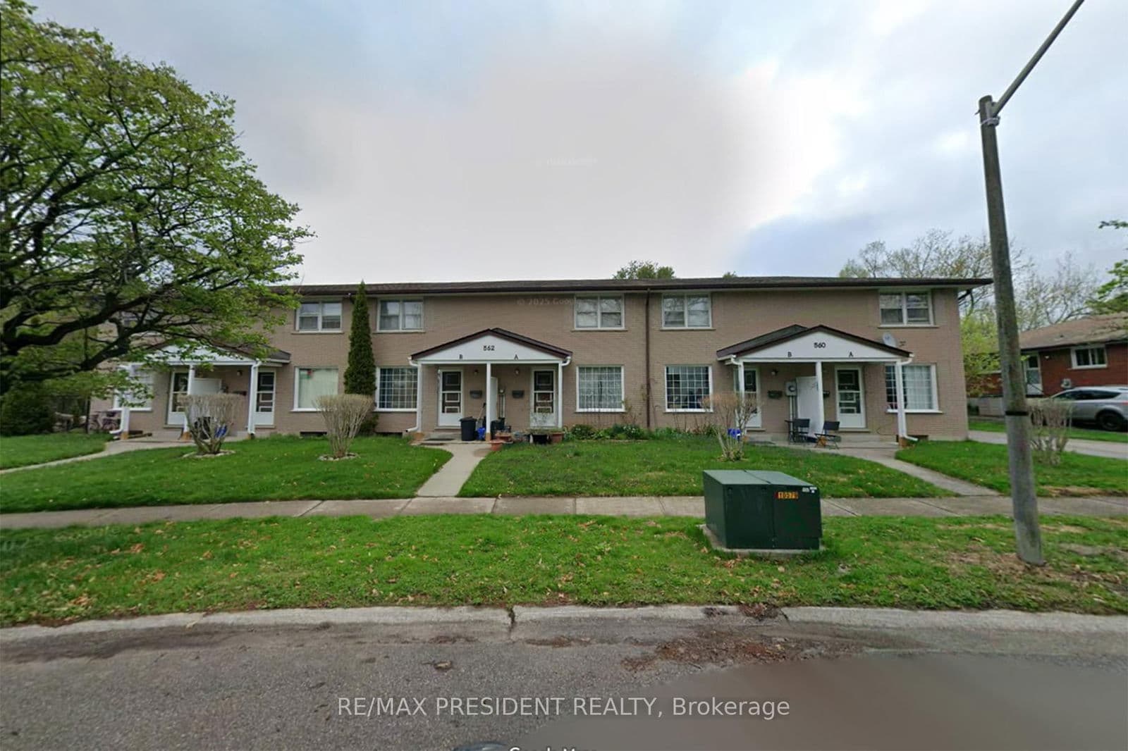 560 Brookhaven Crescent, Unit B