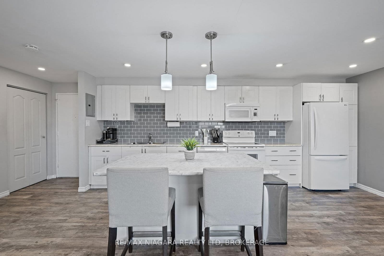 #308 - 198 Scott Street