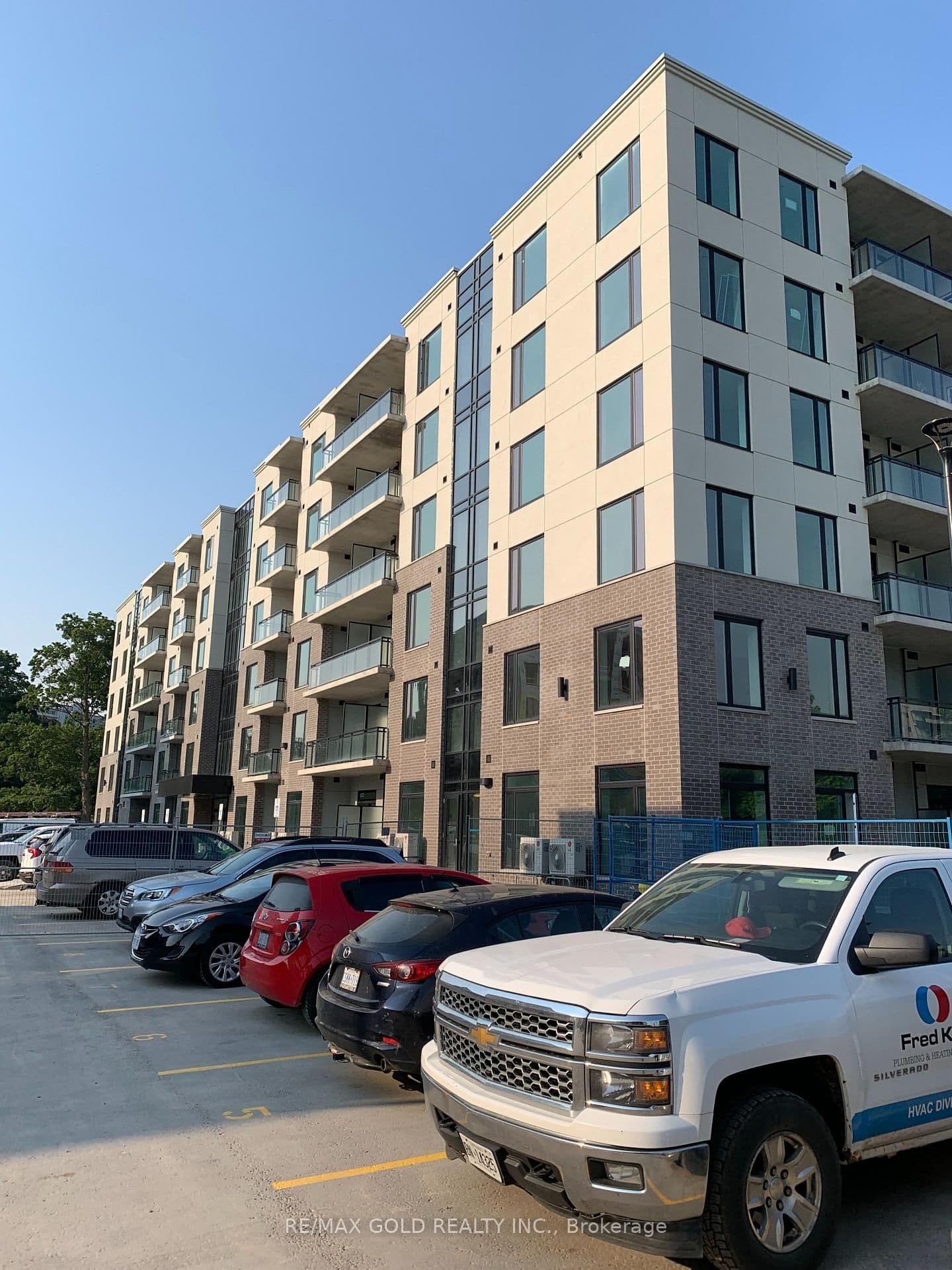 #412 - 103 Roger Street N