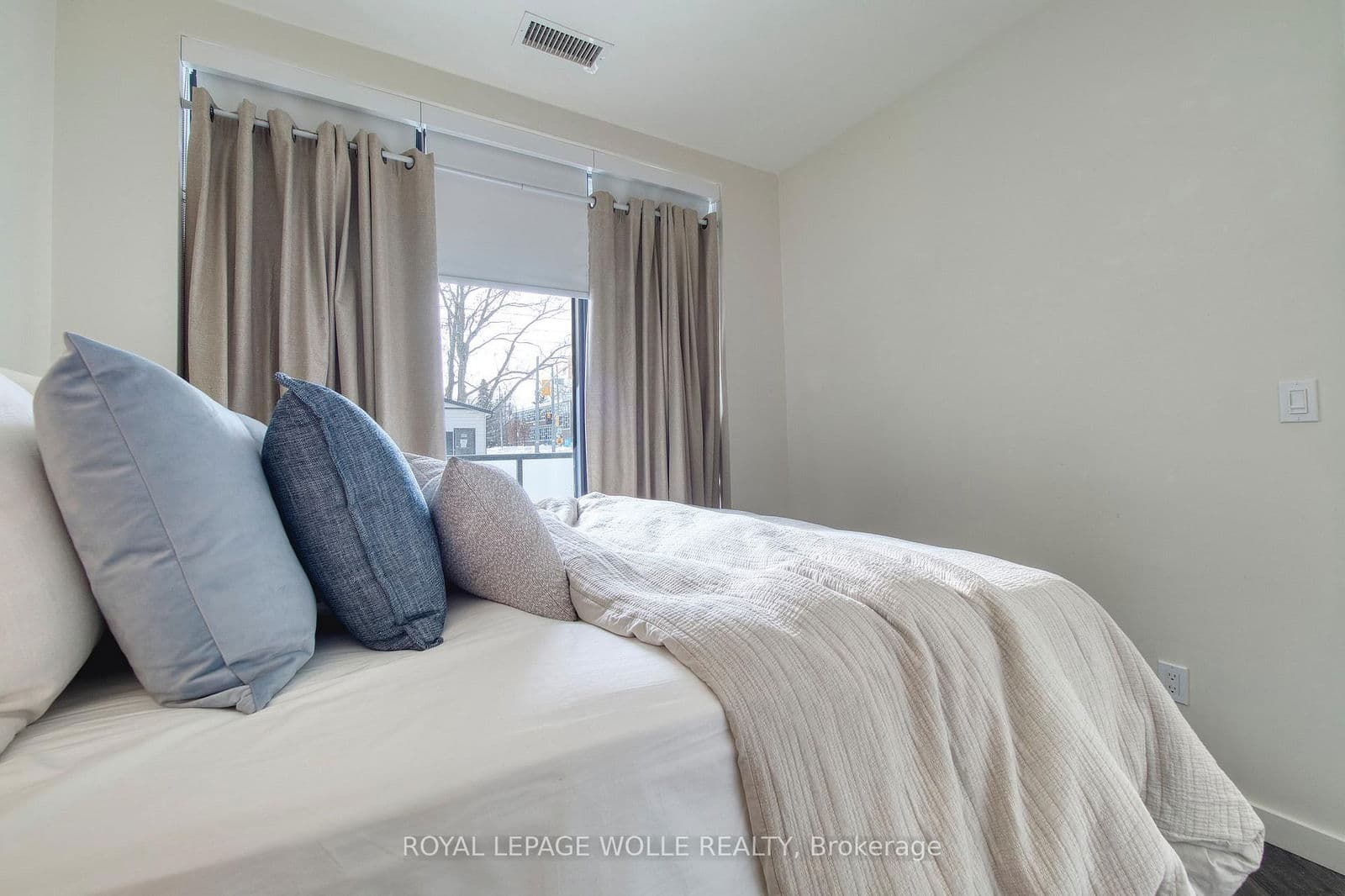 #101 - 690 King Street W