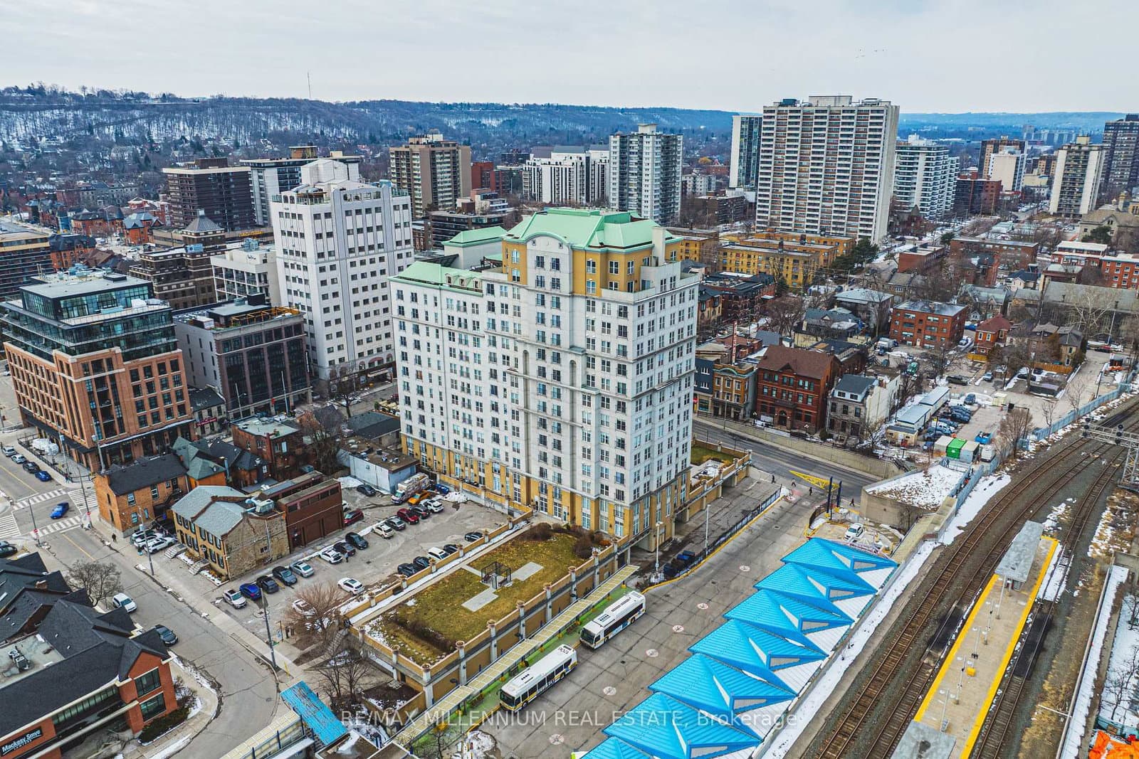 135 James Street S, Unit 1401