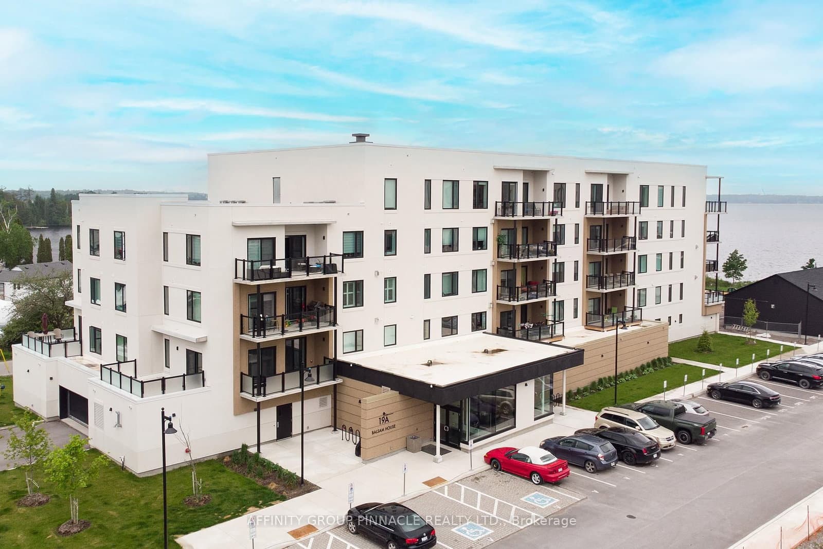 #302 - 19 A West Street N