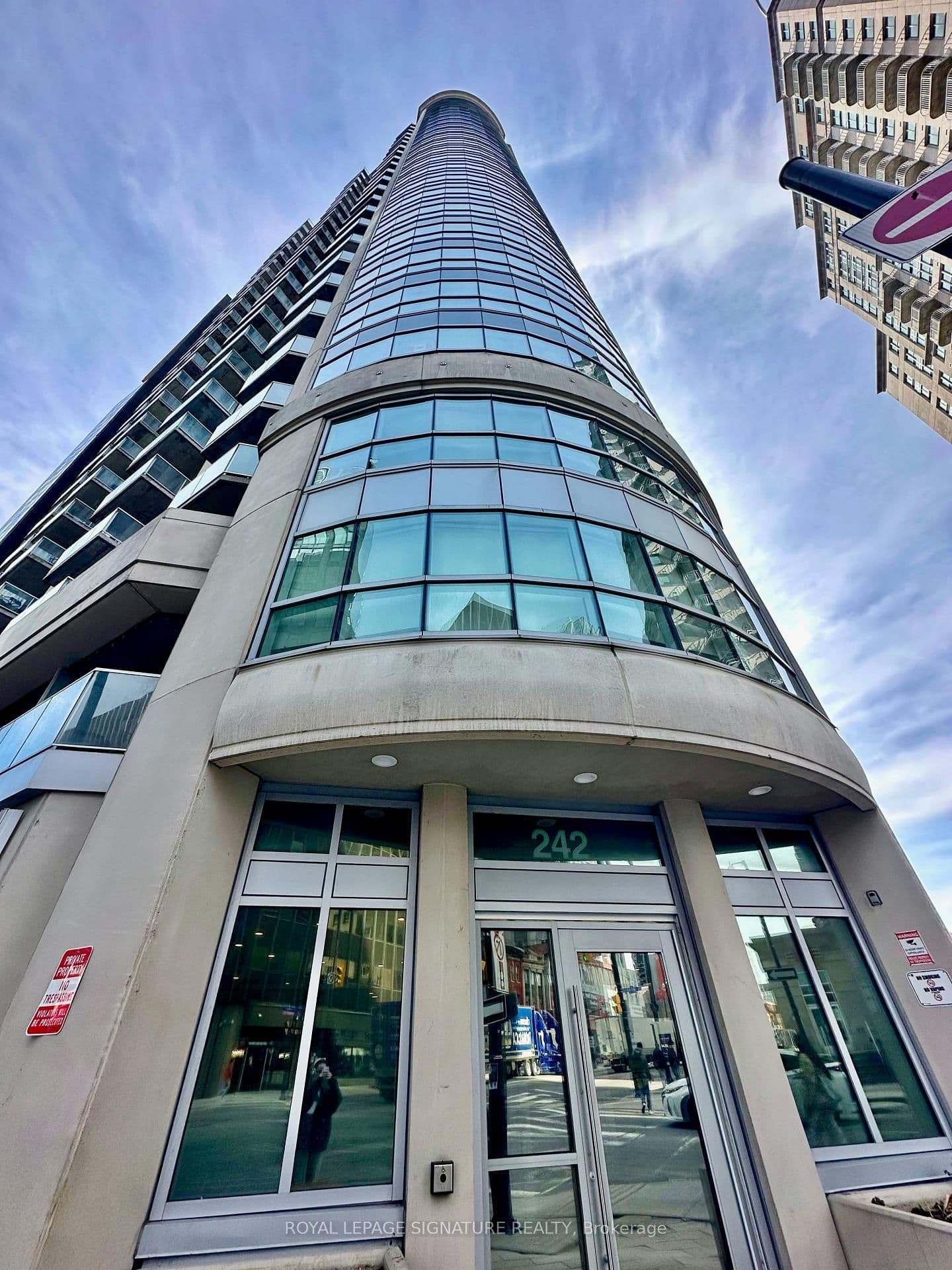 #1208 - 242 Rideau Street