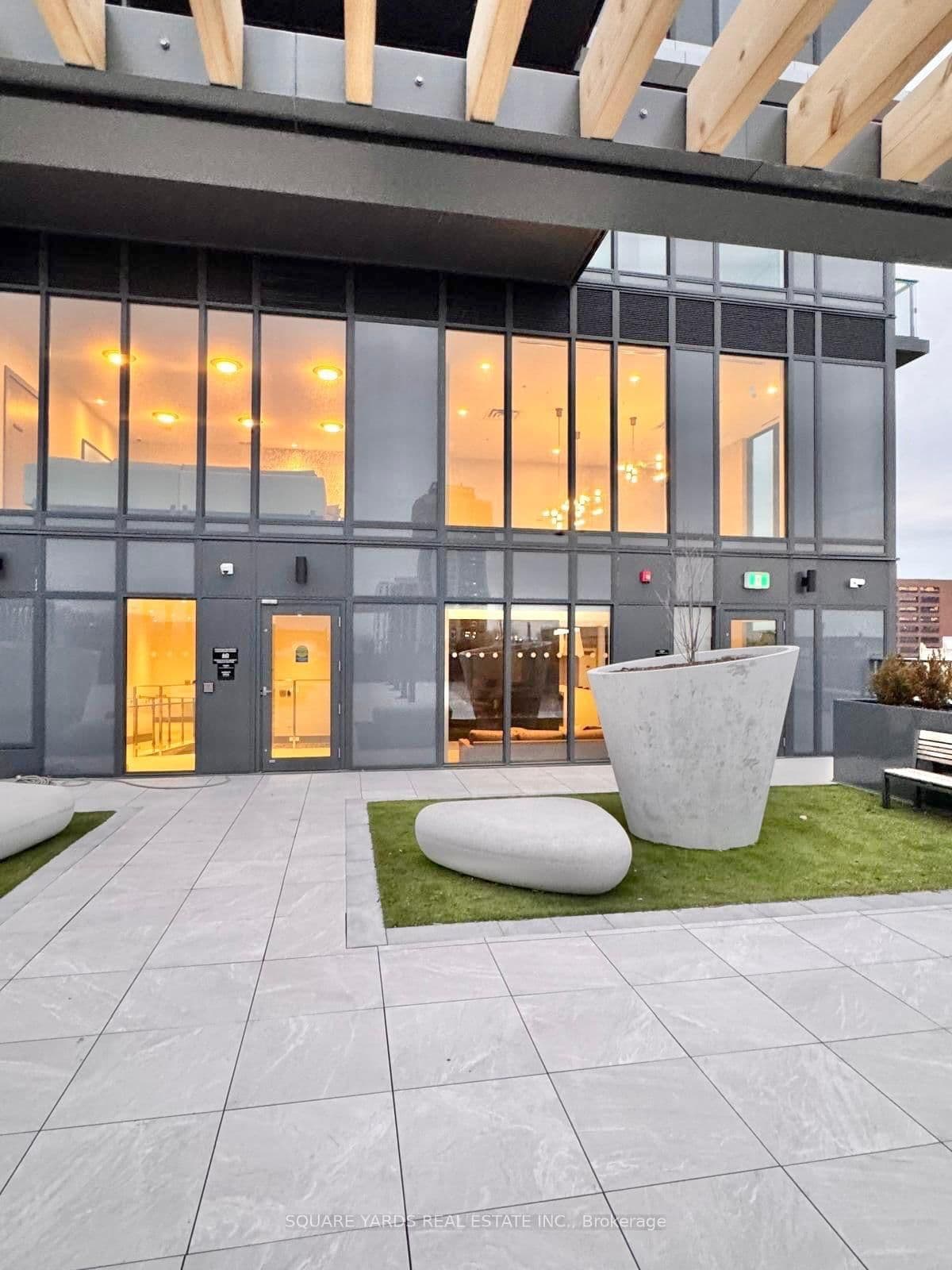 75 James Street S, Unit 2706