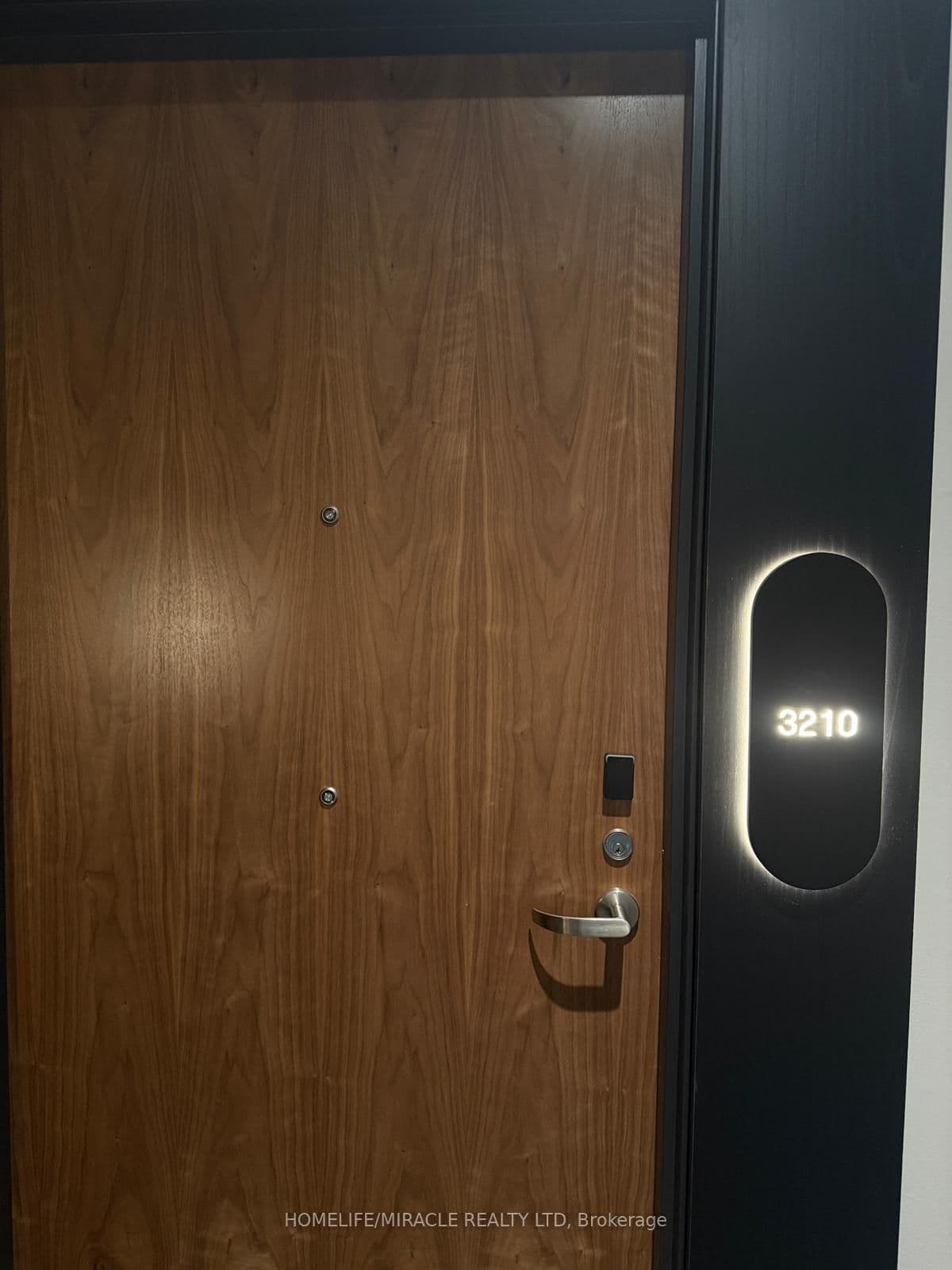 25 Wellington Street S, Unit 3210