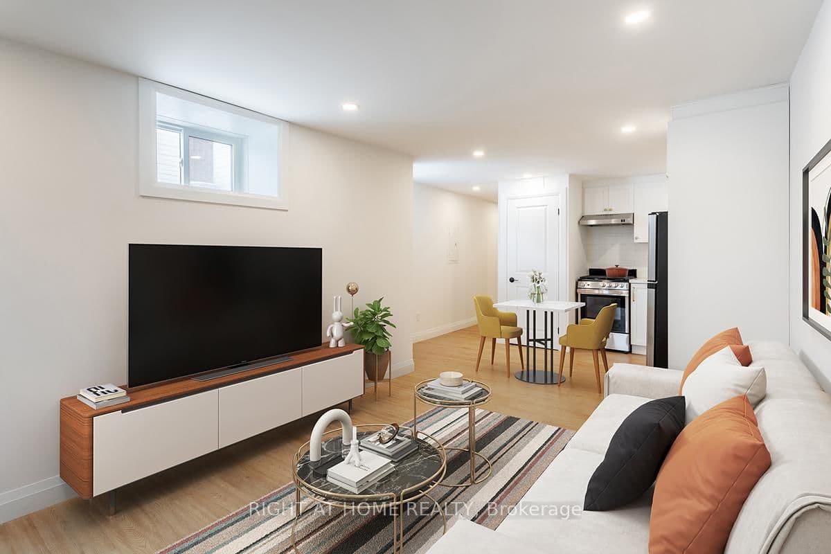 113 Catharine Street N, Unit 4