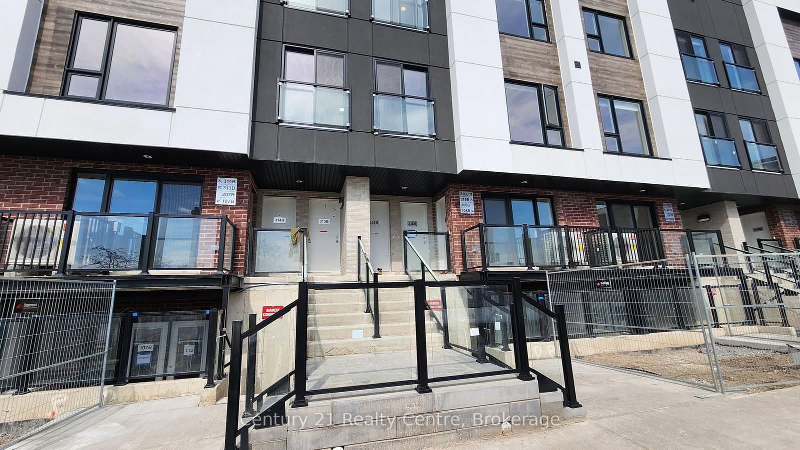 16 Melbourne Avenue, Unit 208B