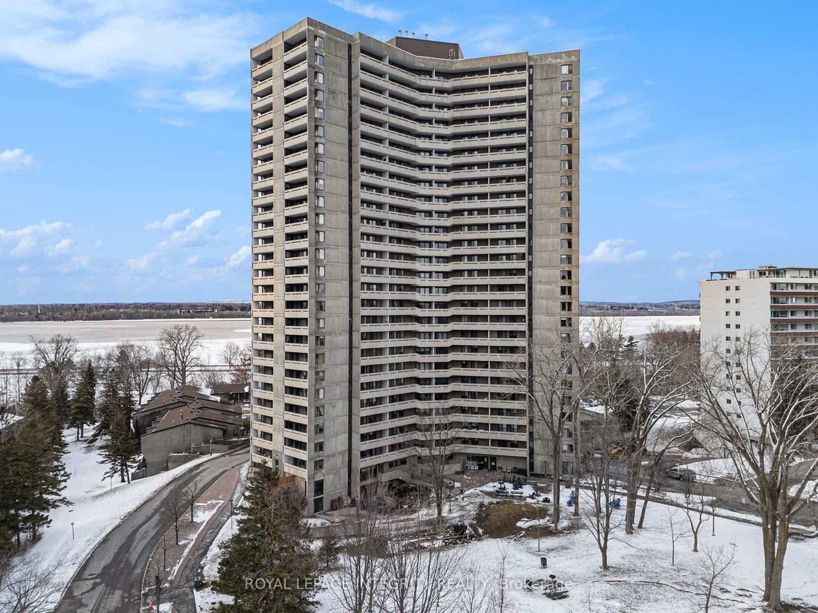 #906 - 1081 Ambleside Drive