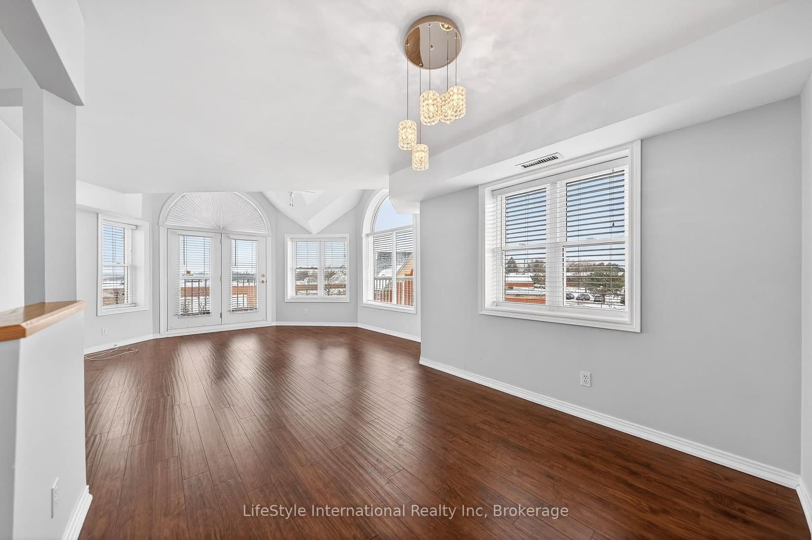 #306 - 208 Silvercreek Parkway N