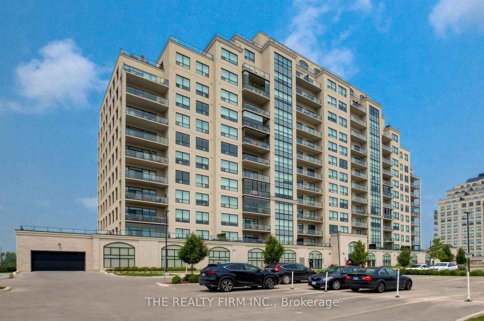 240 Villagewalk Boulevard, Unit 1011