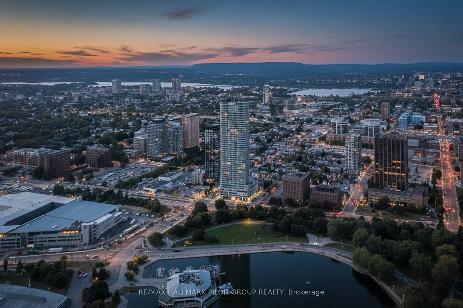 #908 - 805 Carling Avenue