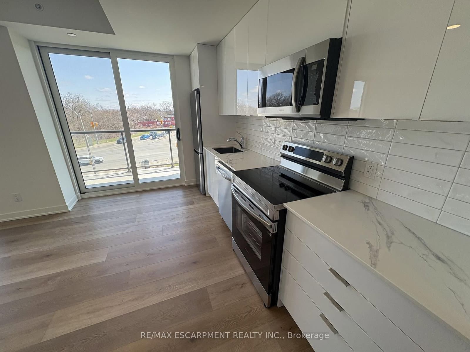 #307 - 33 Erie Avenue