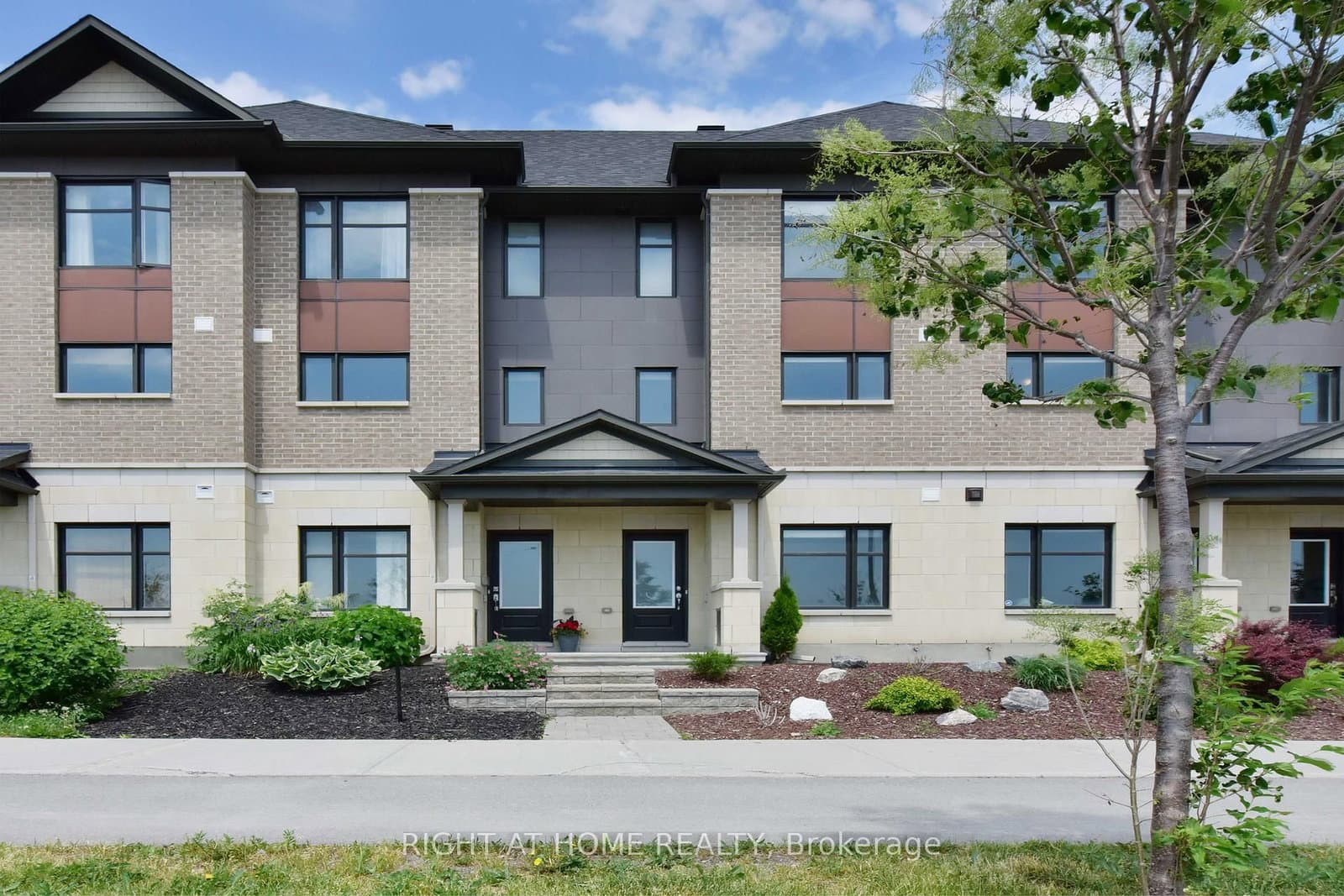 520 SILVERTIP Lane