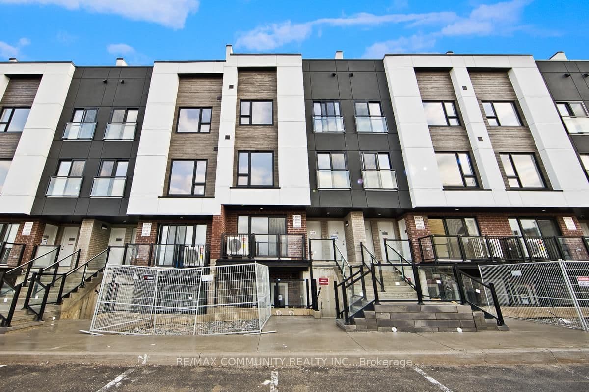 16 Melbourne Avenue, Unit 105B