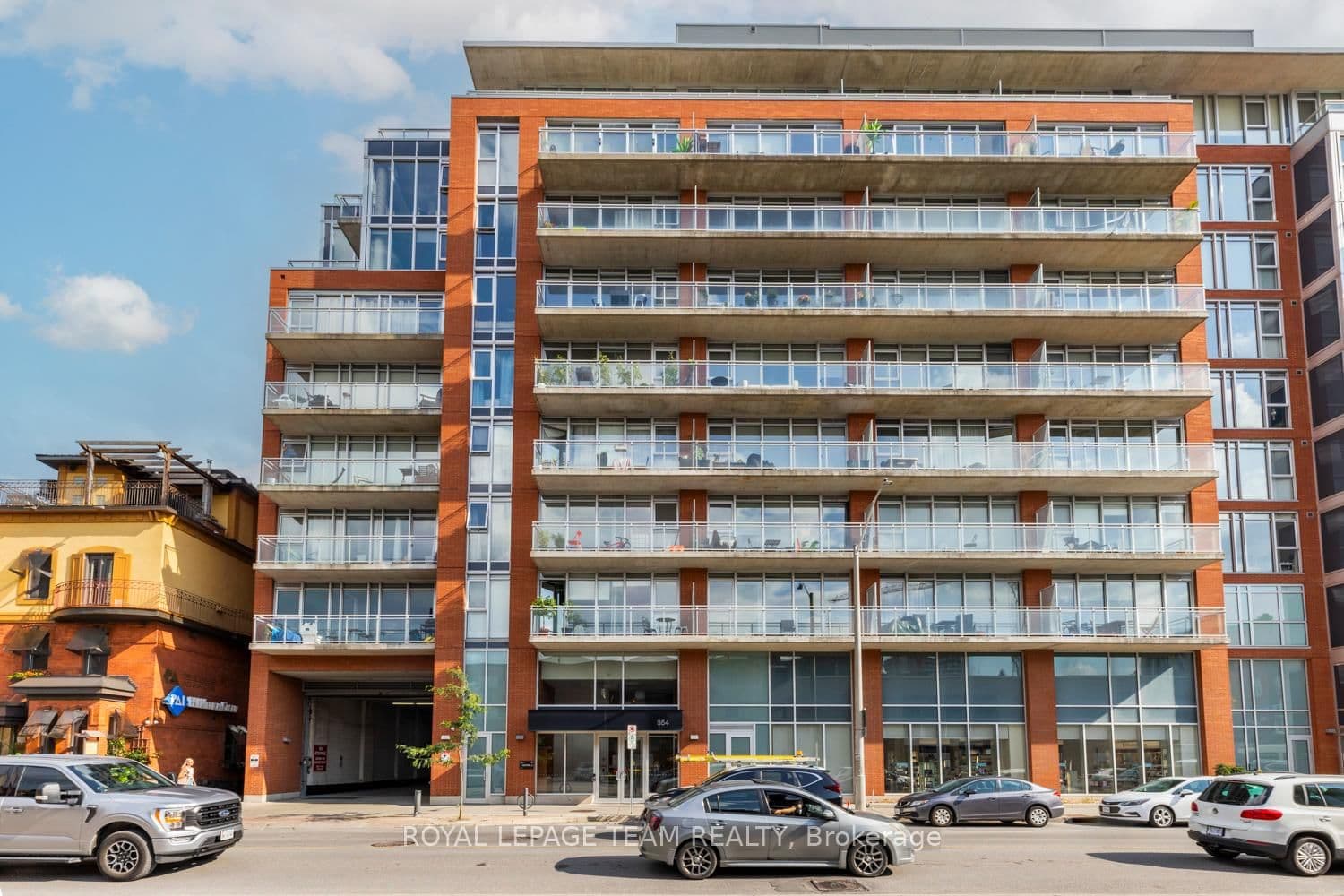 #318 - 354 Gladstone Avenue