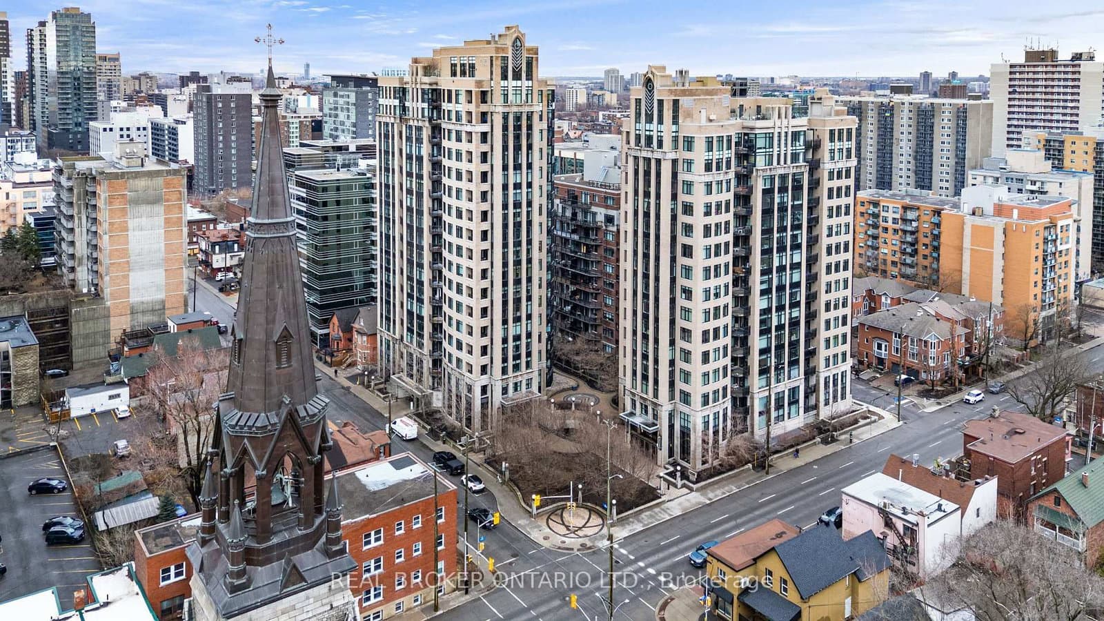 #810 - 235 Kent Street