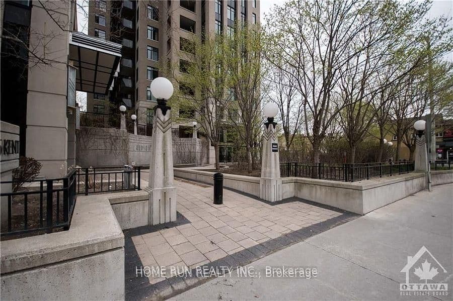 #1007 - 245 Kent Street