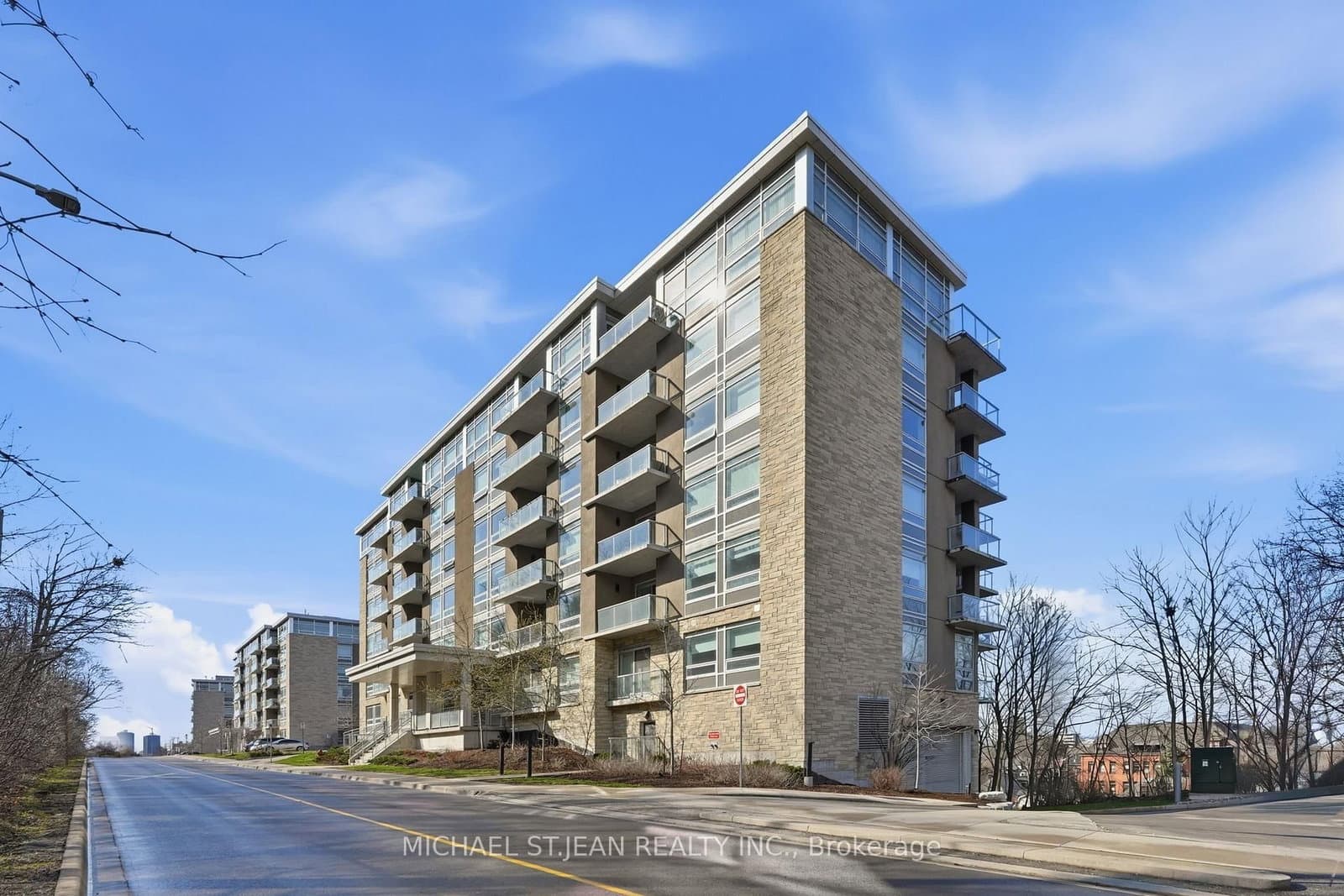 #306 - 479 Charlton Avenue E